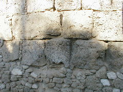 resti della cinta muraria costruita dai Sabini